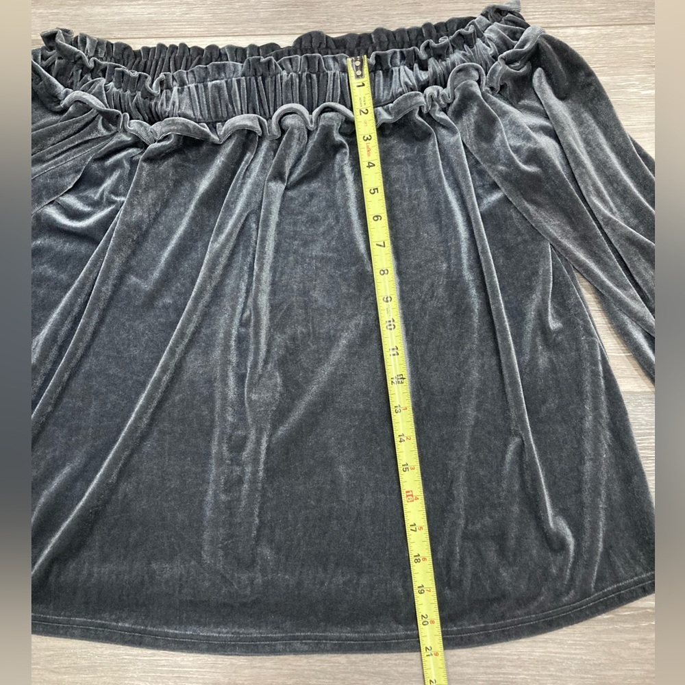 Entro Off the Shoulder Velvet Metallic Grey Top Medium - Picture 6 of 13